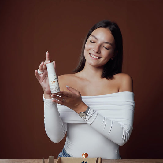 Allure - Cremă de mâini cu ulei din alune de pădure, 50g