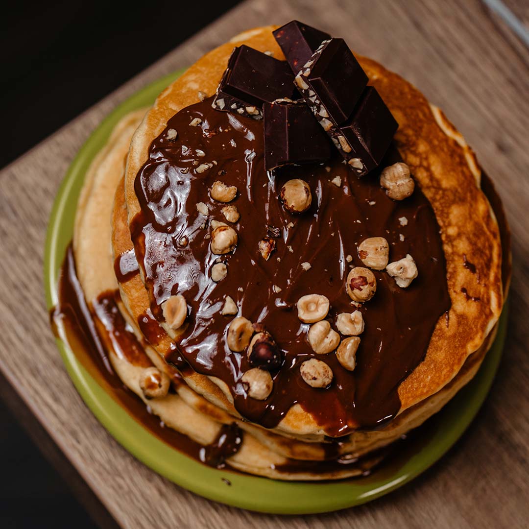 Clătită cu cremă de alune cu cacao și alune de pădure întregi